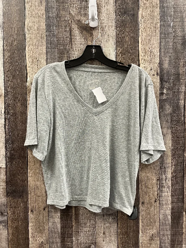 Top Short Sleeve By Universal Thread In Grey, Size: Xs